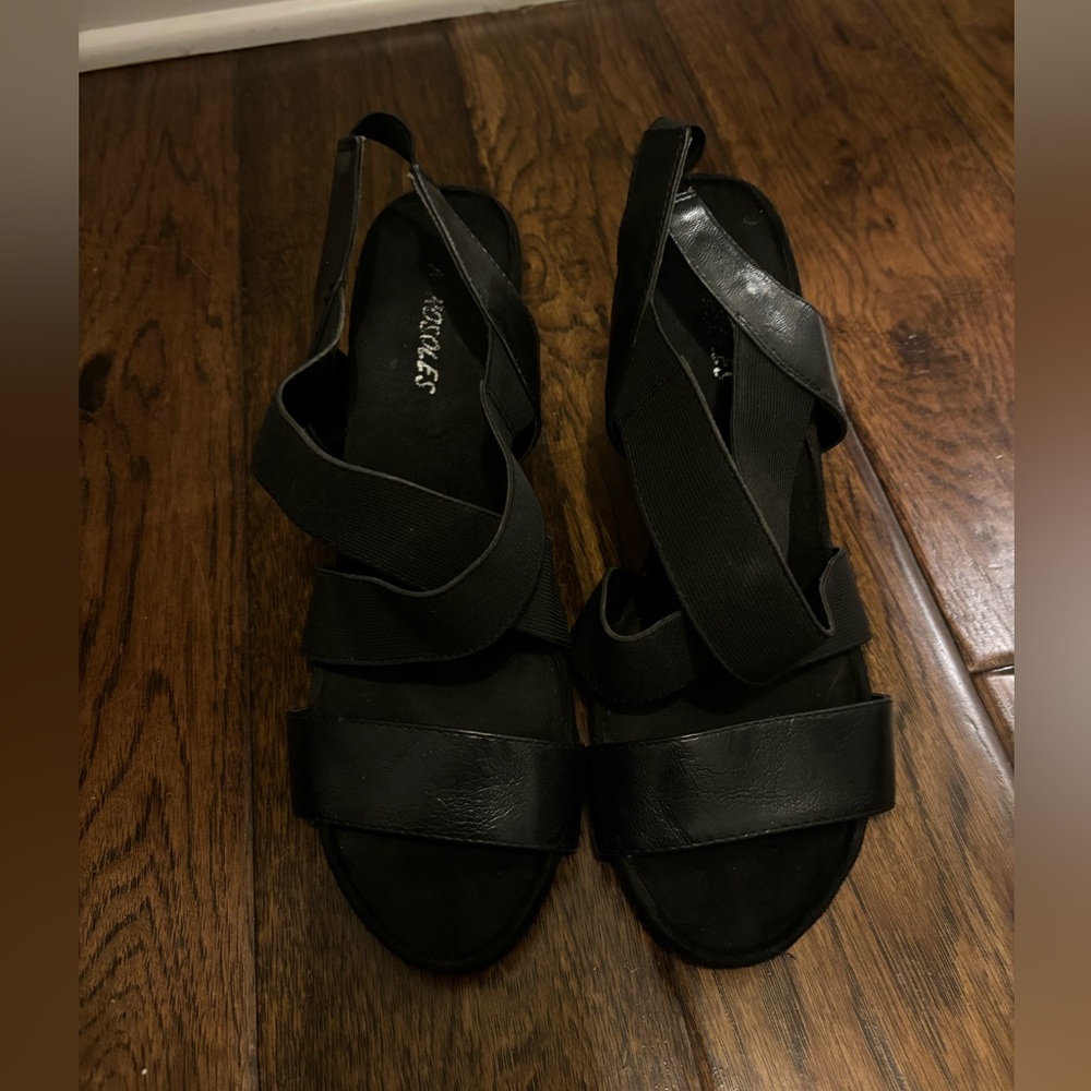 Aerosoles Strappy Black Wedges size 10